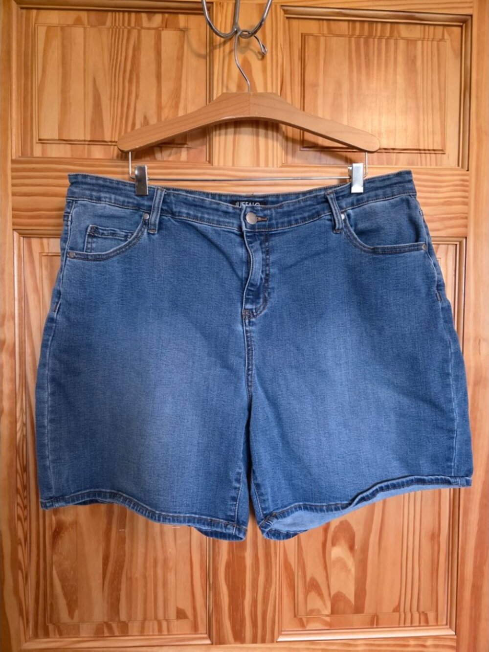 💙 108. Buffalo David Bitton Size 16 Teagan High-Rise Stretch Convertible Shorts